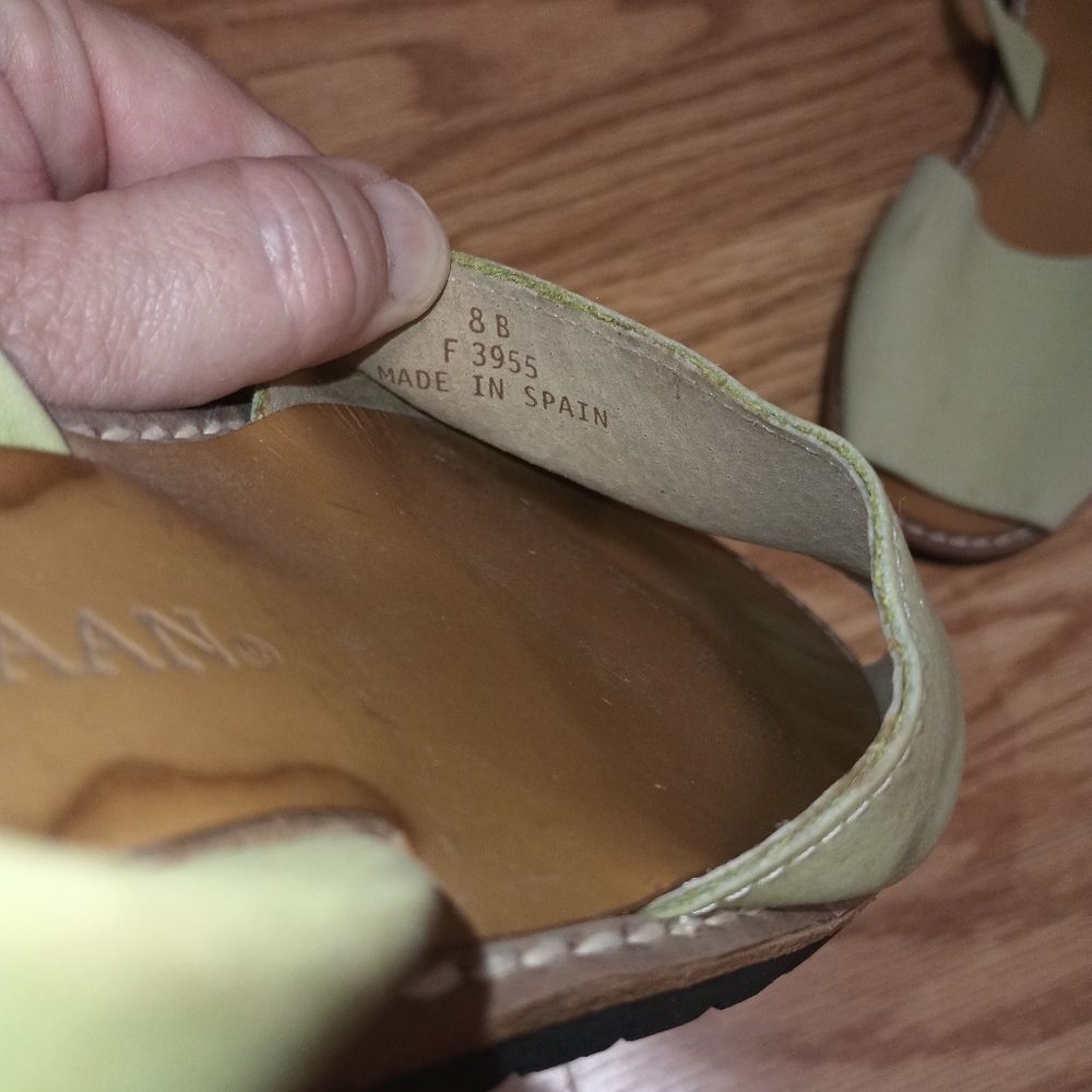 Cole Haan Sandals. Leather. Sage/Mint Green. Women's 8M - Picture 4 of 9